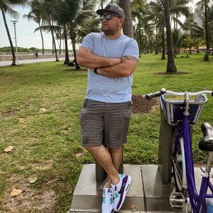 Meet your Posher, Elliott